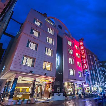 Hotel Godwin Deluxe facade